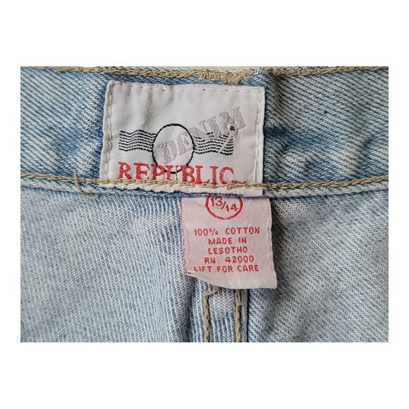 Vintage Denim Republic High Rise Light Wash Roll Cuff Mom Jean Shorts - Picture 2 of 6